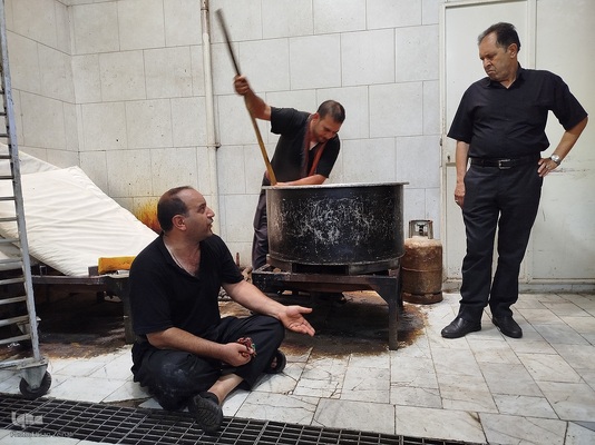 طبخ هفت هزار غذا همزمان با ظهر ۱۳ محرم در یزد‎