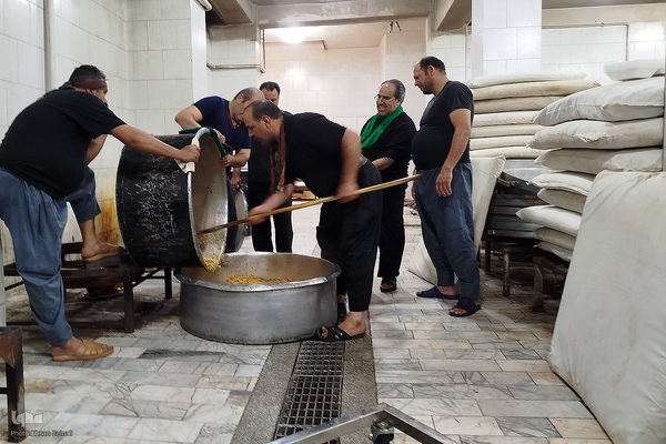 طبخ هفت هزار غذا همزمان با ظهر ۱۳ محرم در یزد‎