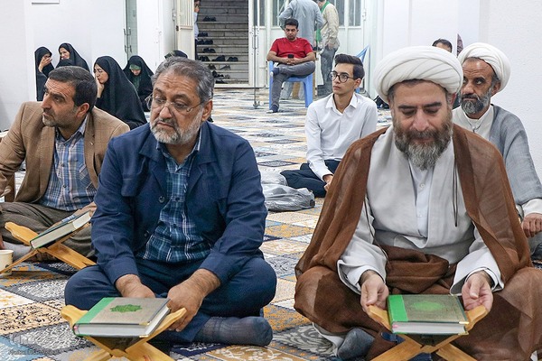 کرسی حفظ قرآن در یزد‎