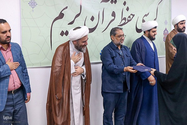 کرسی حفظ قرآن در یزد‎