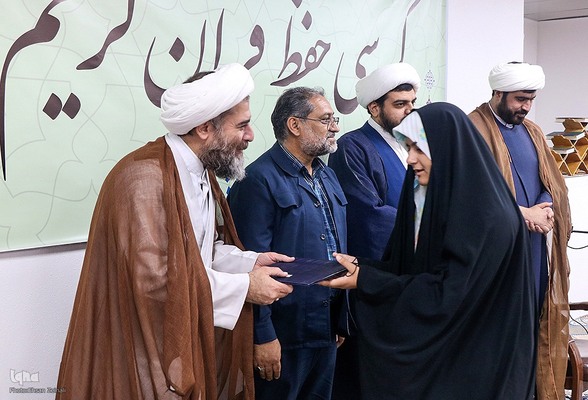 کرسی حفظ قرآن در یزد‎