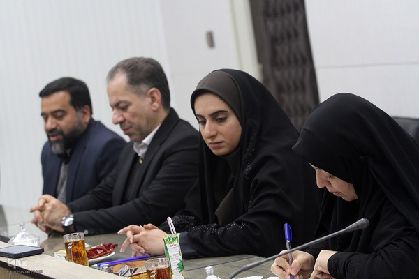 میزگرد ایکنا یزد به مناسبت هفته قرآن، عترت و نماز در مدارس‎