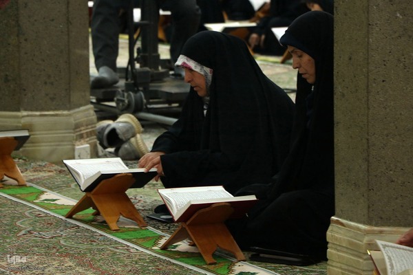 جزءخوانی قرآن در امامزاده سیدنصرالله(ع) یزد‎
