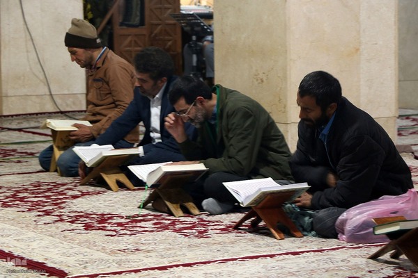 جزءخوانی قرآن در آستان امامزاده جعفر(ع) یزد‎