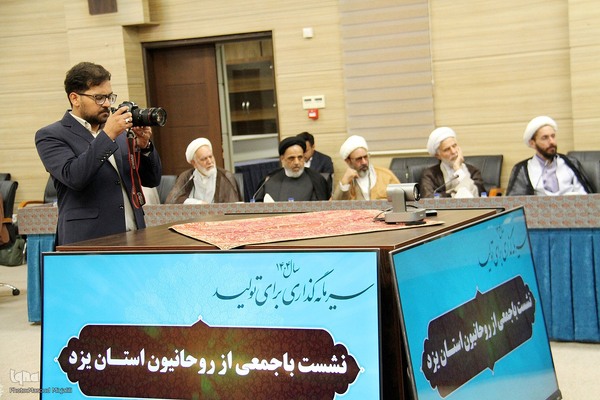 دیدار جمعی از روحانیان با استاندار یزد