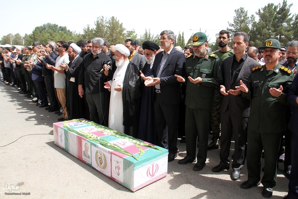 تشییع پیکر شهید هسته‌ای در یزد