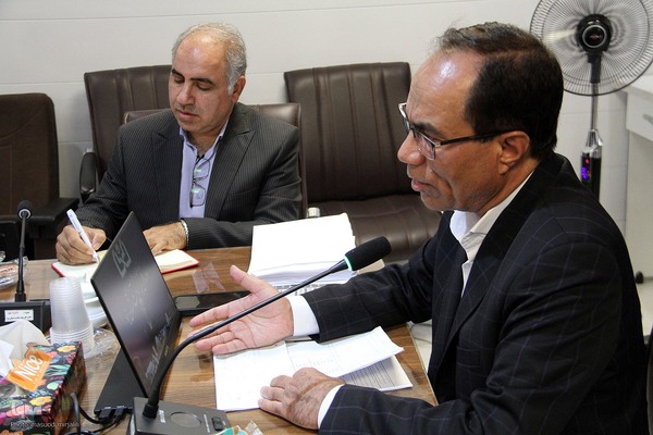 نشست خبری دریجانی مدیرکل بیه سلامت استان یزد وتجلیل از خبرنگاران