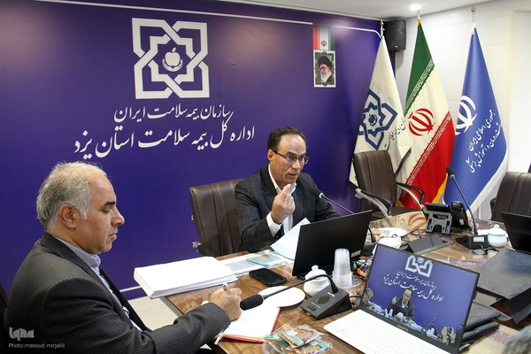 نشست خبری دریجانی مدیرکل بیه سلامت استان یزد وتجلیل از خبرنگاران