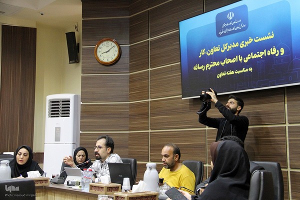 نشست خبری شیخی مدیرکل تعاون،کار و رفاه اجتماعی استان یزد