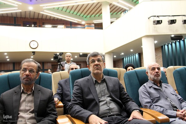 رونمایی از تفسیر «بصائر» در یزد‎