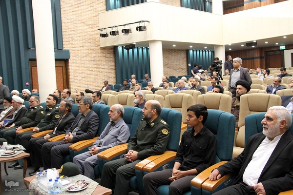 رونمایی از تفسیر «بصائر» در یزد‎