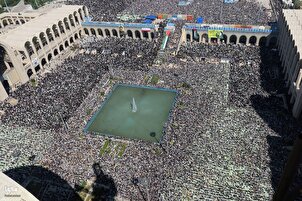 Pelaksanaan Salat Jumat dengan Dipimpin Pemimpin Tertinggi Revolusi