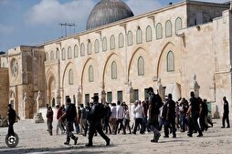 Aksa’da kısıtlamalara rağmen 45 bin kişi cuma namazı kıldı