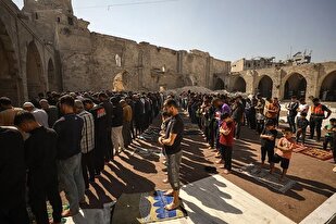 Yıkılan Büyük Ömer Camii'nde cuma namazı kılındı