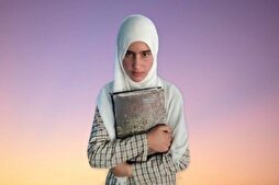 Keşmirli işitme engelli kız Kur’an’ın tamamını yazdı