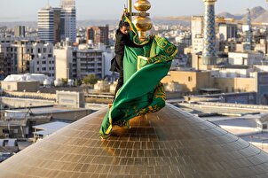 حرم مطهر امام رضا (ع) کا پرچم ربیع‌الأول پر تبدیل